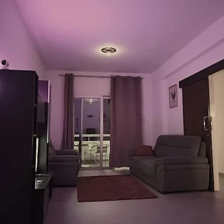 Cosy Family * لارنكا